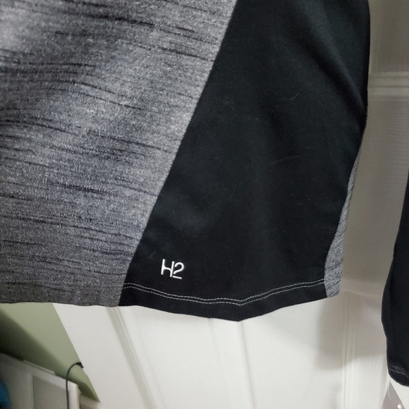 Gray and black athletic top - Picture 6 of 10